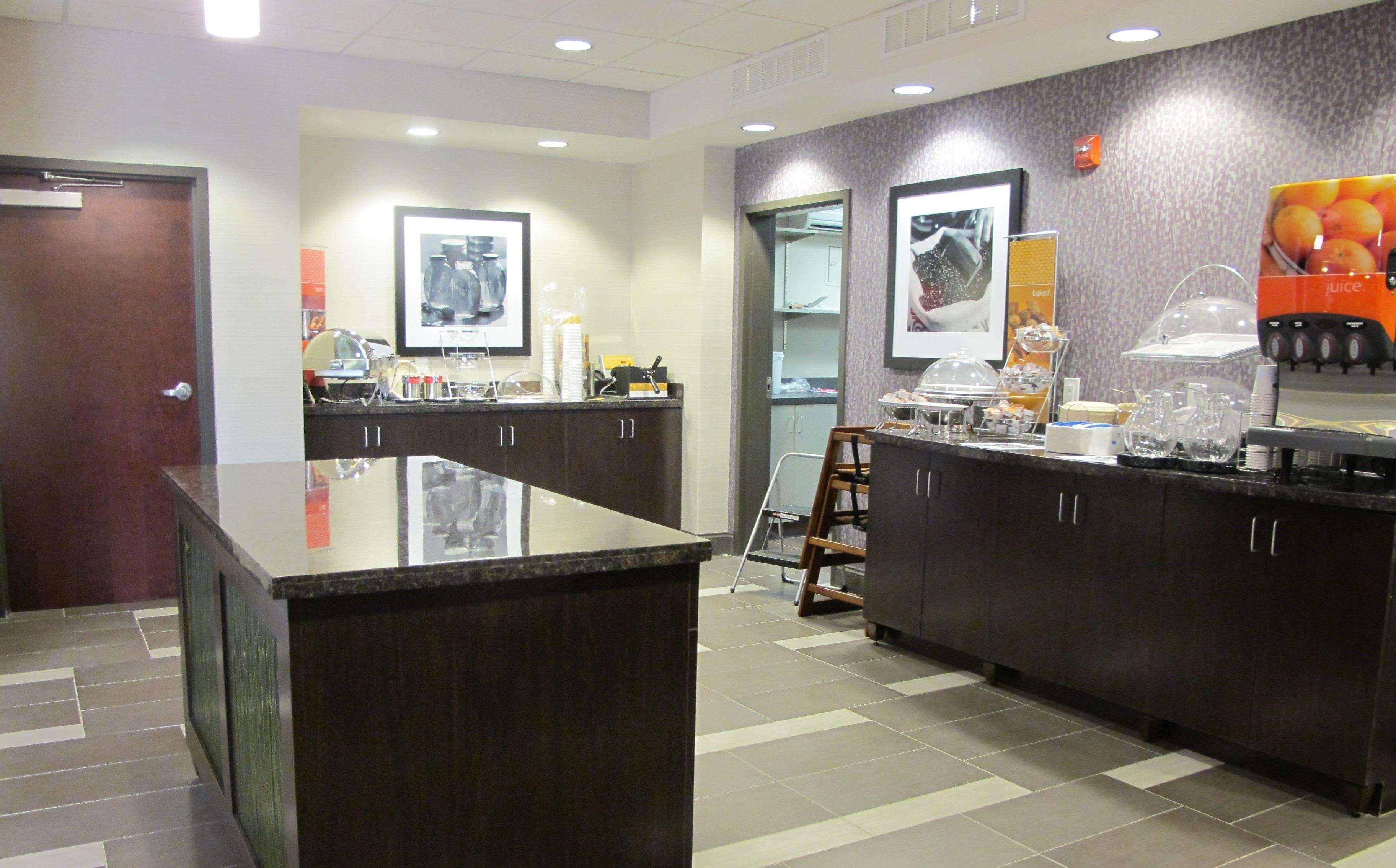 Hampton Inn By Hilton Leesville Fort Johnson Restoran gambar