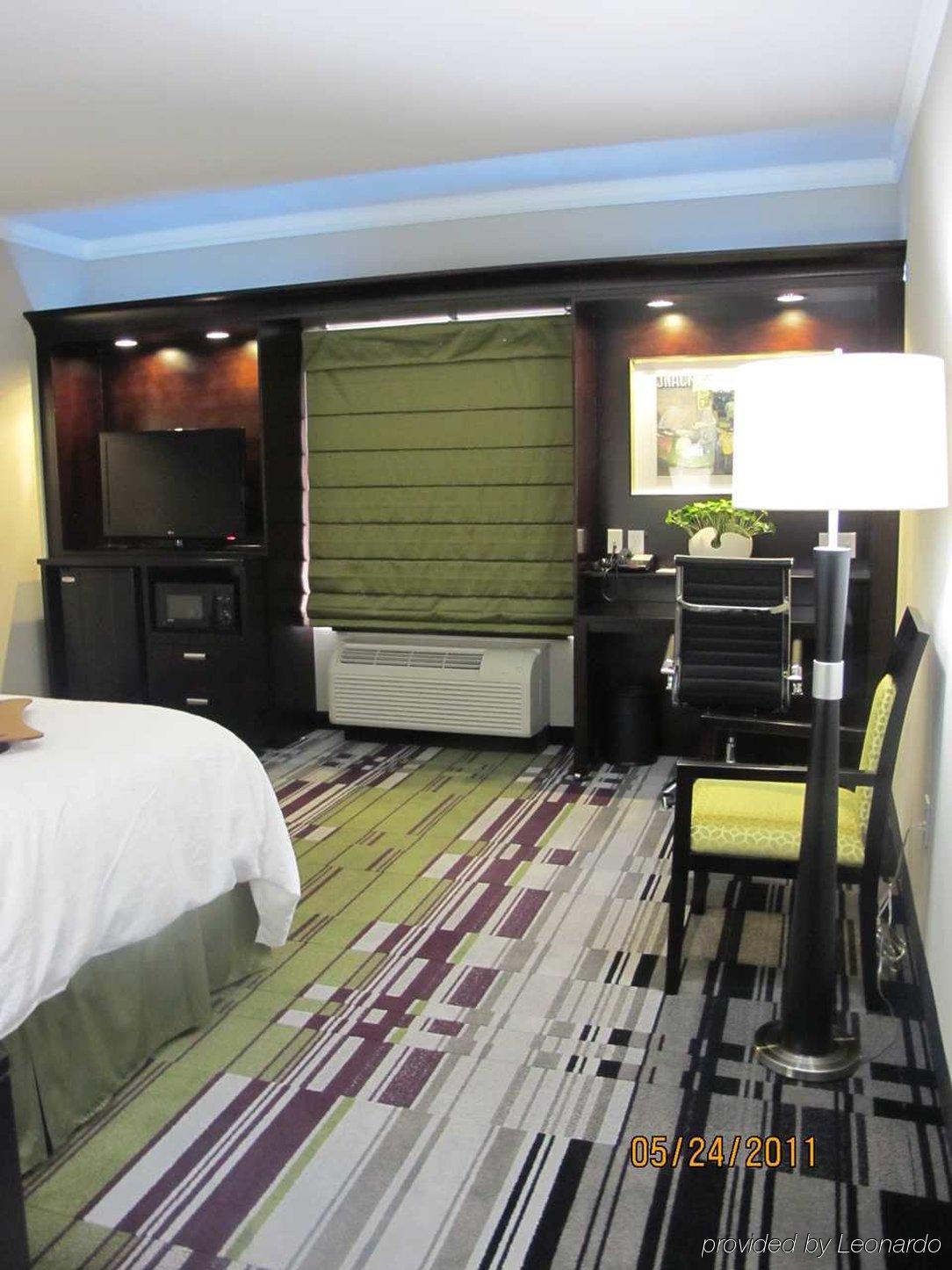 Hampton Inn By Hilton Leesville Fort Johnson Bilik gambar